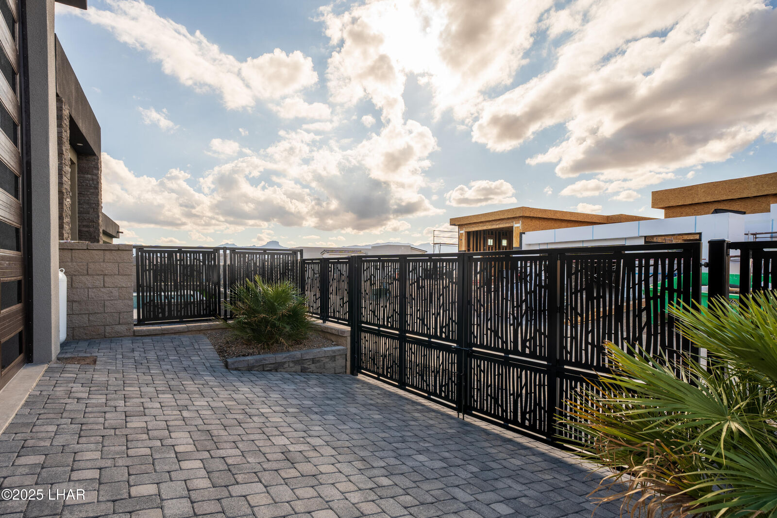Property Photo: 2513 Flat Irons Ln AZ 86406