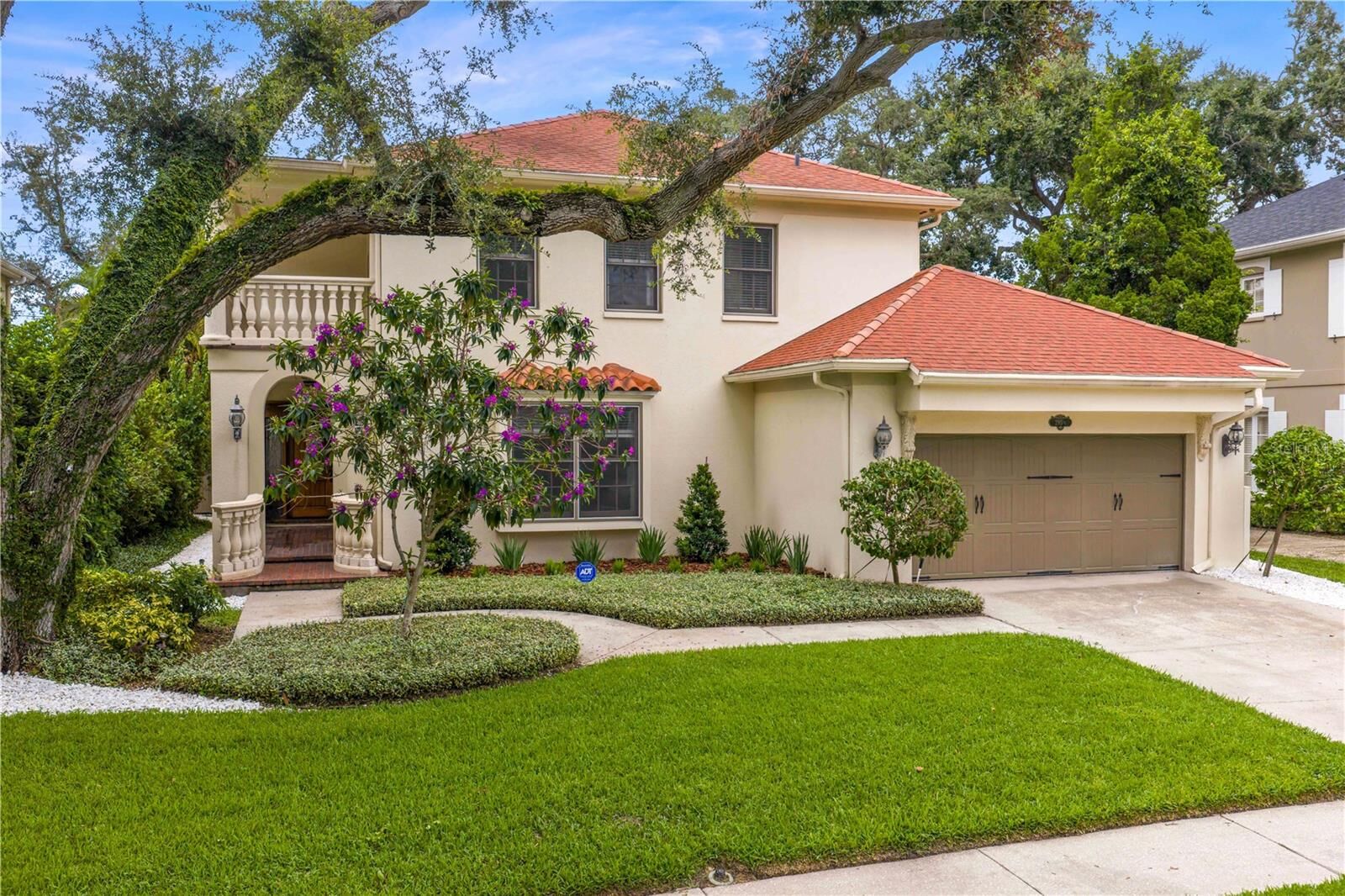 Property Photo: 2915 W Bayshore Court 1/2 FL 33611