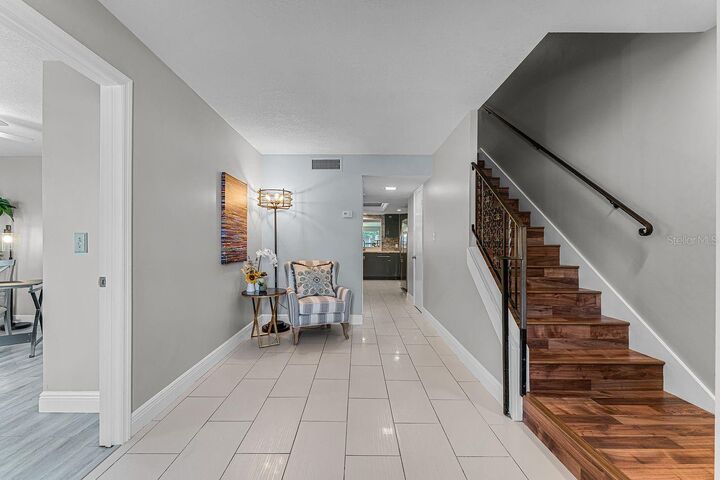Property Photo:  1270 Village Way  FL 32807 