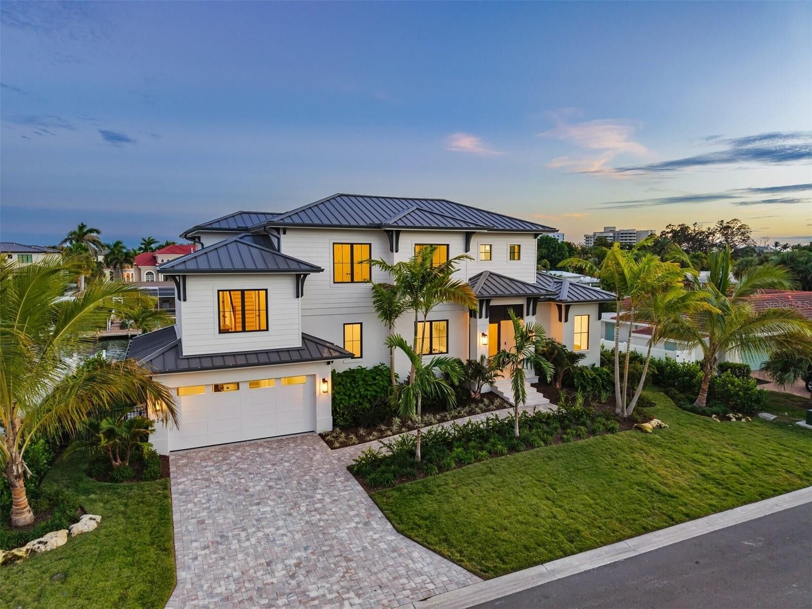 Property Photo: 524 Halyard Ln FL 34228