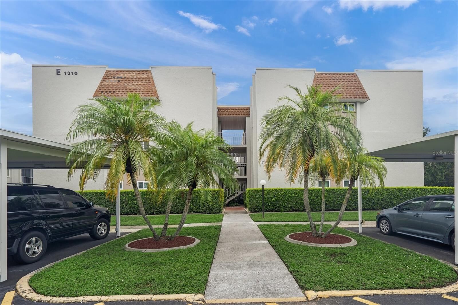 Property Photo:  1310 Glen Oaks Drive E 391E  FL 34232 