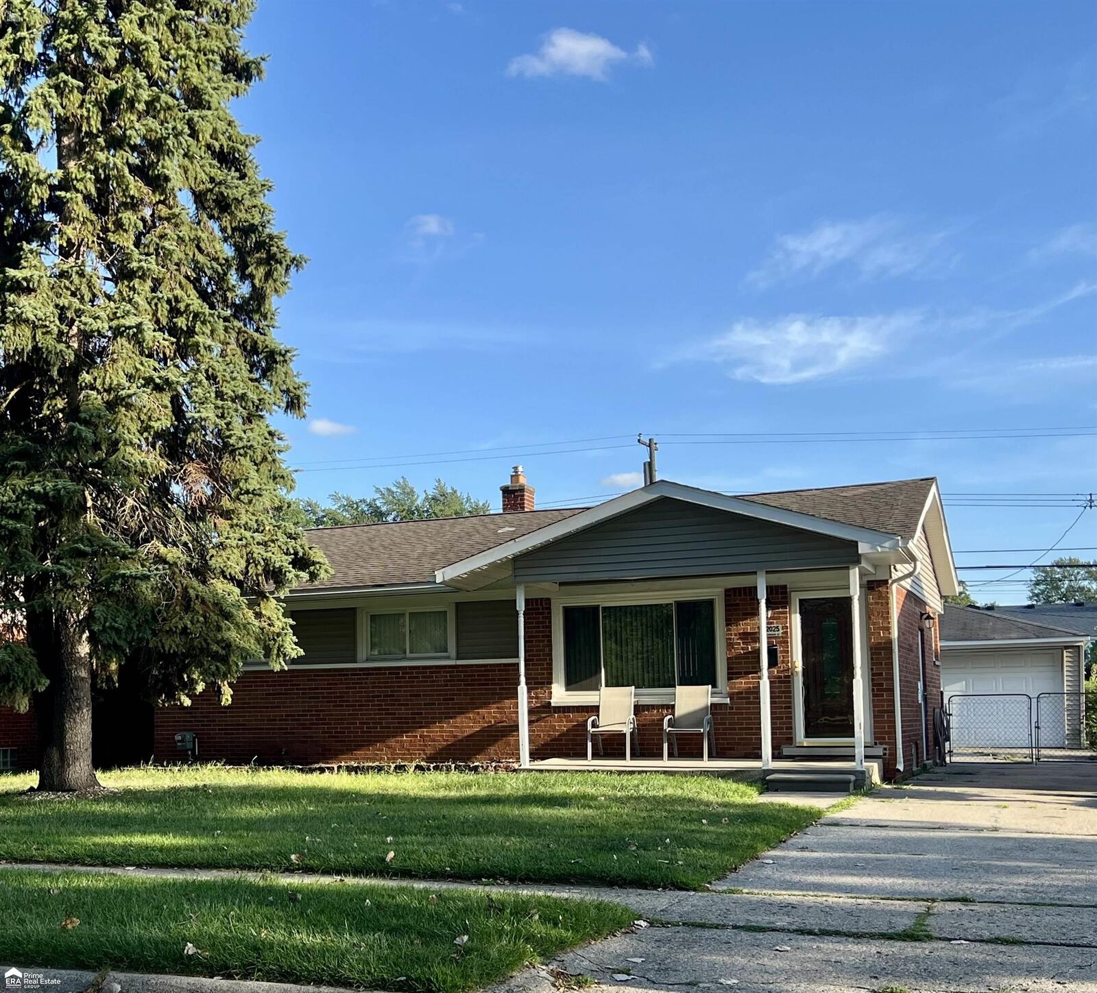 Property Photo: 32025 Birchwood St Street MI 48186