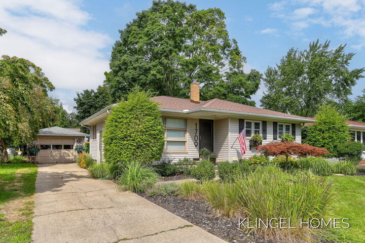 Property Photo: 1709 Sheldon Road MI 49417