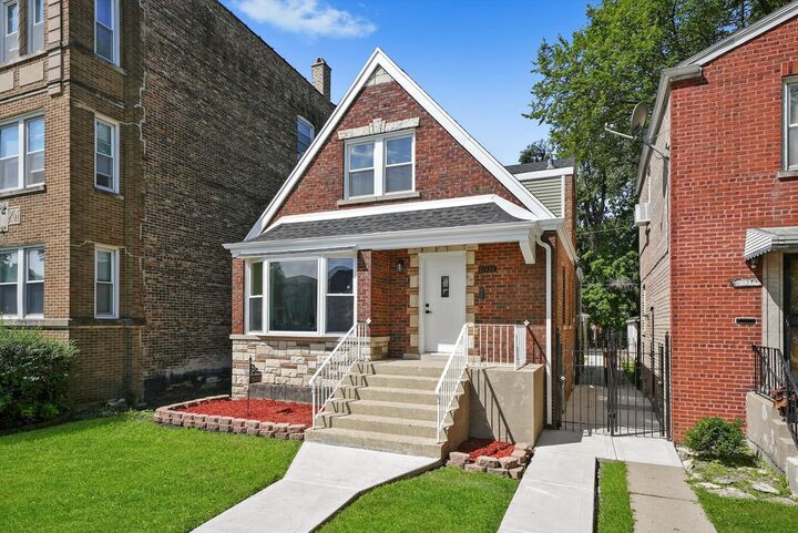 Property Photo: 10436 S Eberhart Avenue IL 60628