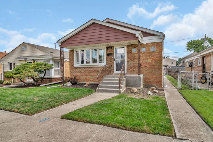 Property Photo: 5725 S Monitor Avenue IL 60638