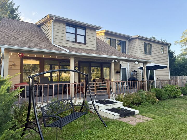 Property Photo: 1439 Lowe Drive IL 60102