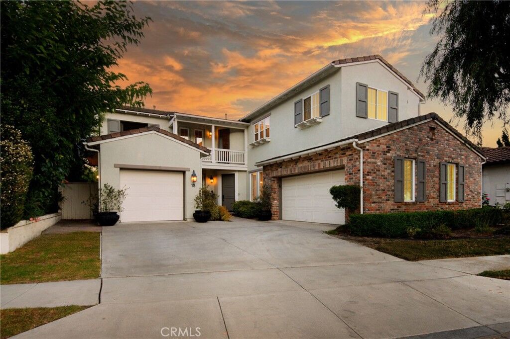 Property Photo: 18 Calle De La Luna CA 92673