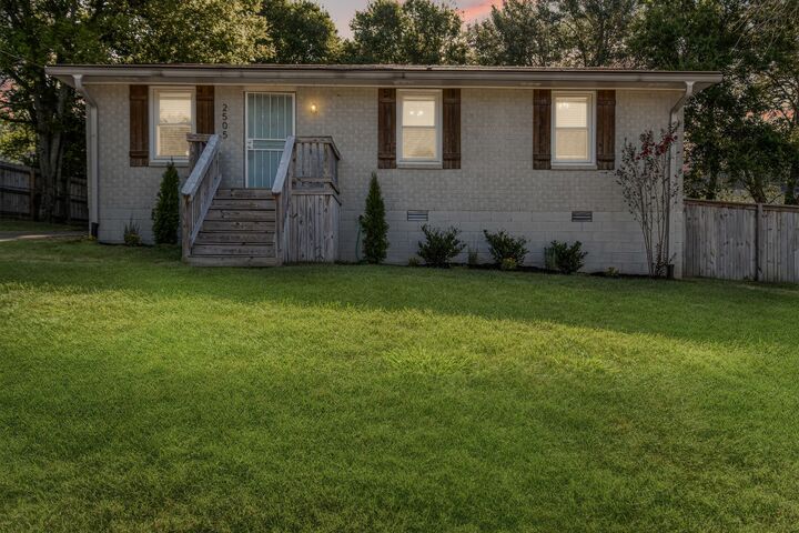 Property Photo:  2505 Oakwood Ave  TN 37207 