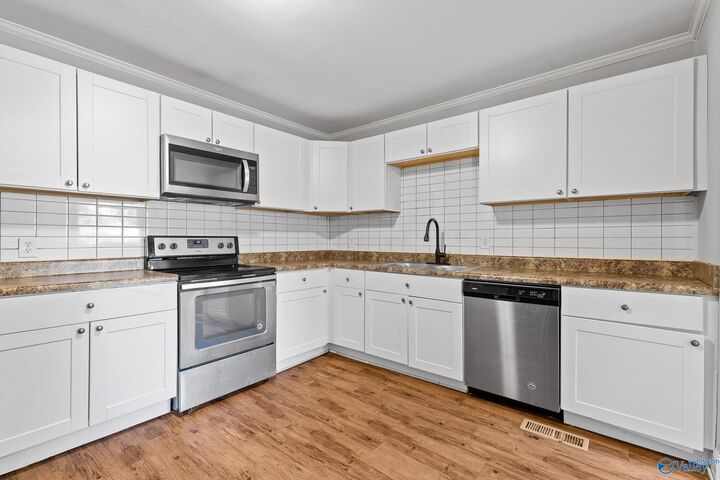 Property Photo: 316 Hodges Street AL 35768