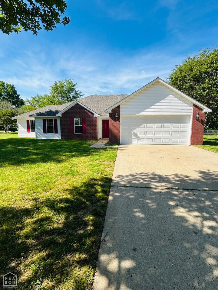 Property Photo: 1628 Crepe Myrtle AR 72401