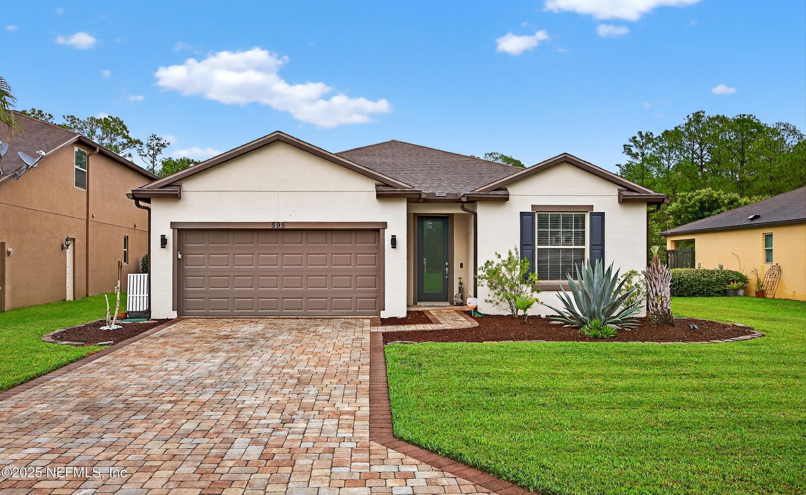 Property Photo: 595 Los Alamos Street FL 32095