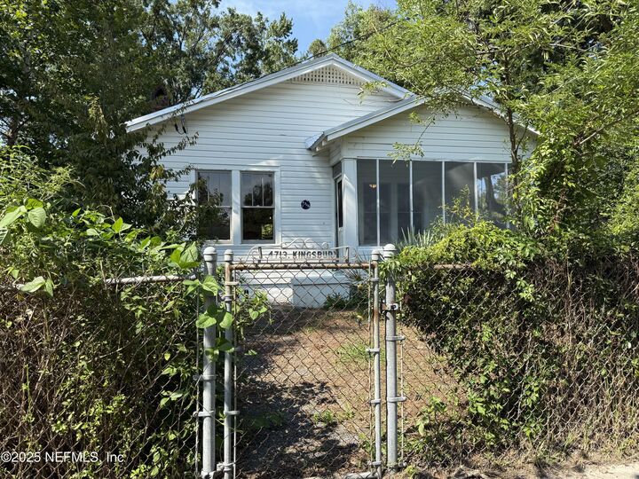 Property Photo: 4713 Kingsbury Street FL 32205