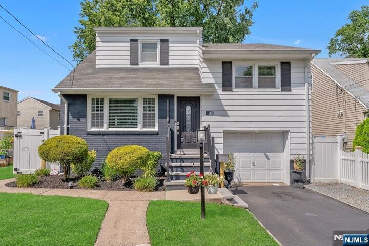 201 Maiden Lane  Bergenfield NJ 07621 photo