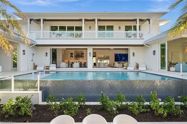 Property Photo: 506 Neapolitan Ln FL 34103