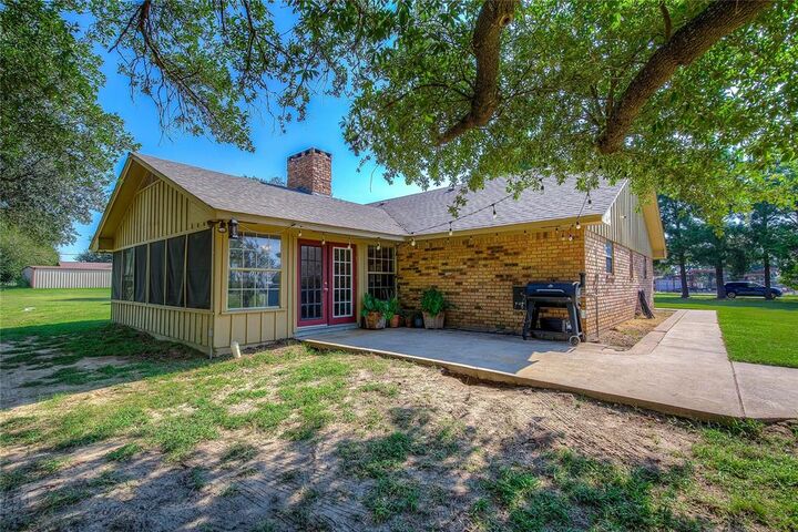 Property Photo:  209 County Road 4215  TX 75494 