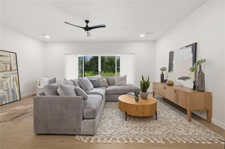 Property Photo: 947 SE 10th Street AR 72712