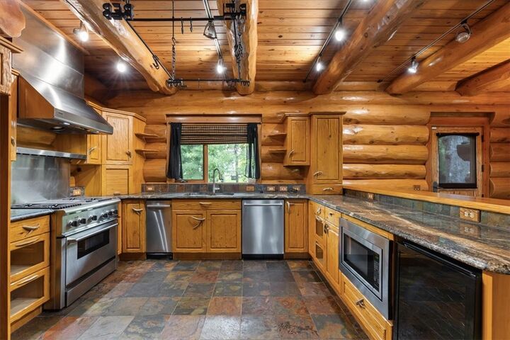 Property Photo: 1170 Crossover Road AR 72701