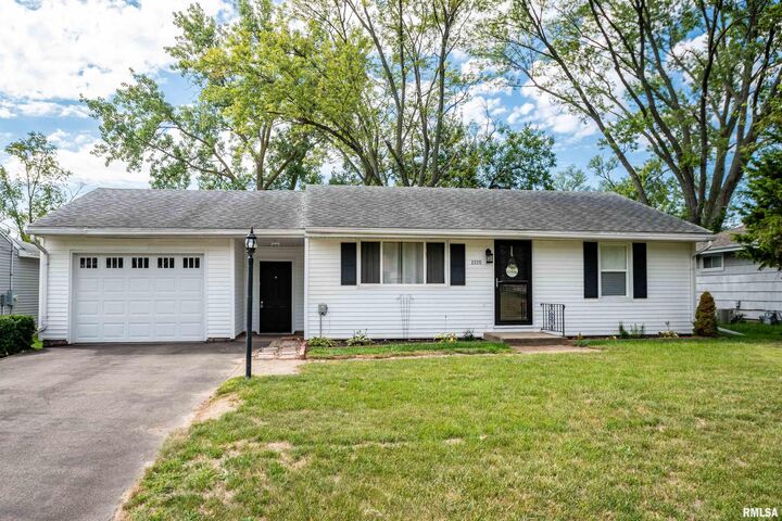 Property Photo: 2220 W Cindy Lane IL 61614