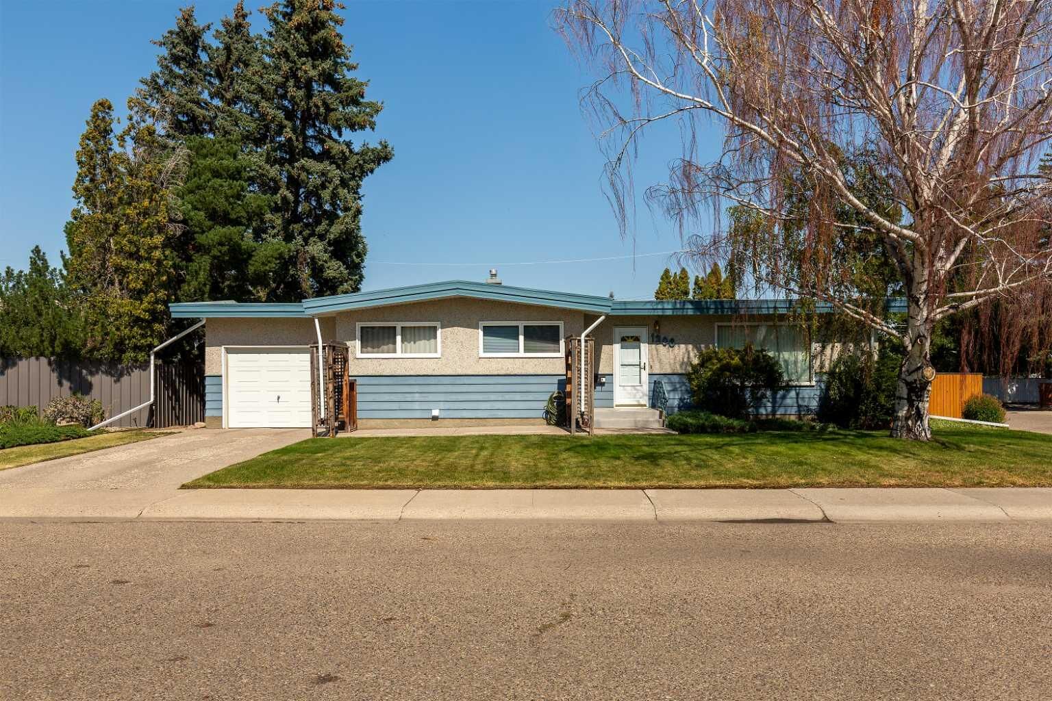 Property Photo:  1306 29 Street S  AB T1K 2X3 