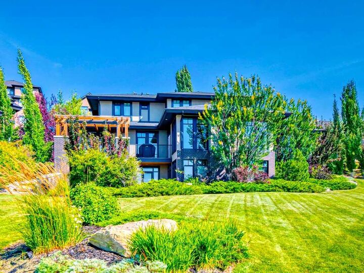 16 Spring Valley Way SW  Calgary AB T3H 5M1 photo