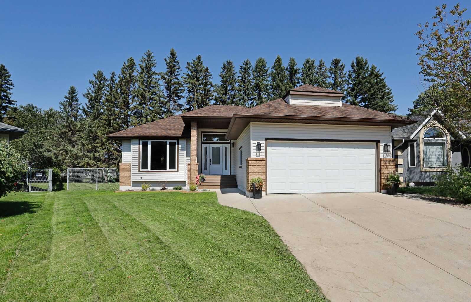 Property Photo:  32 Fairview Close W  AB T1R 0N7 