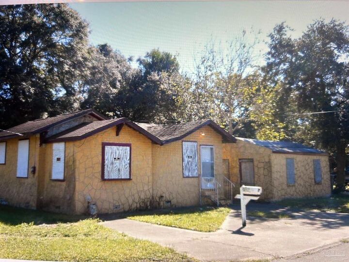 3026 N Roosevelt St  Pensacola FL 32503 photo