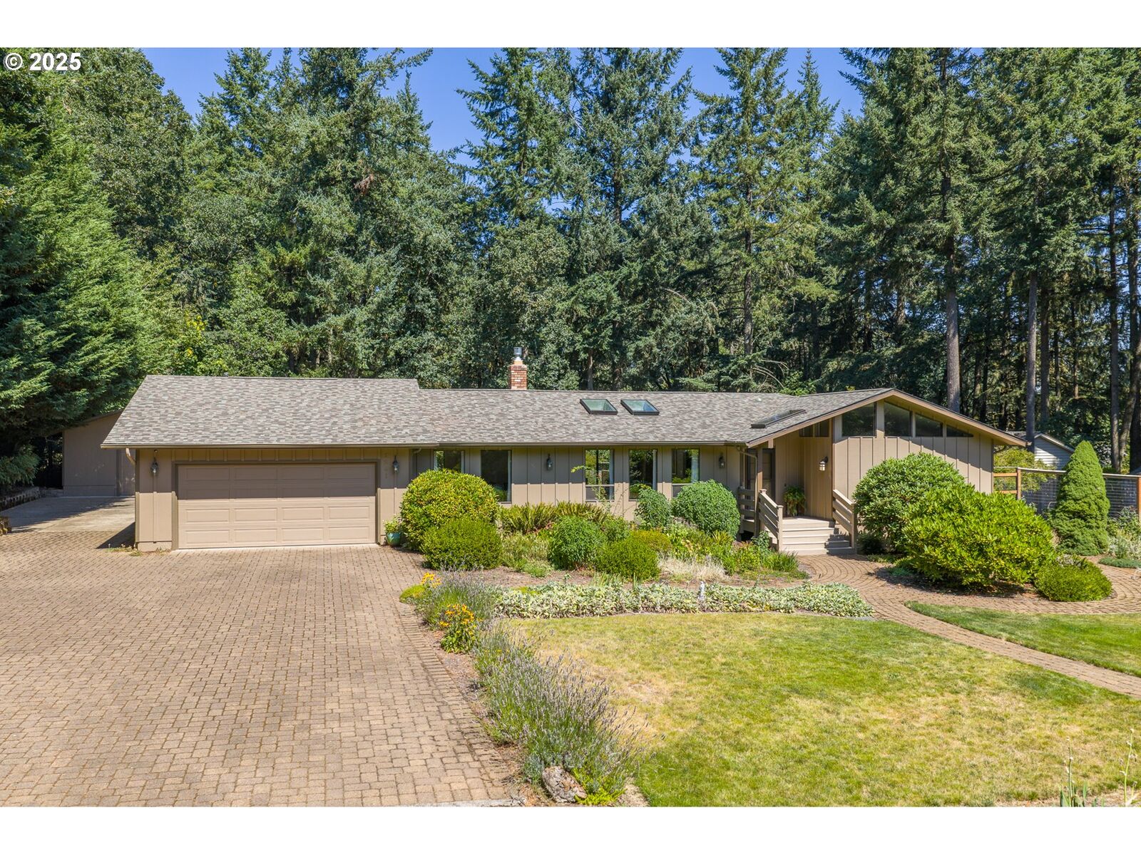 Property Photo: 2941 Inland Dr S OR 97302
