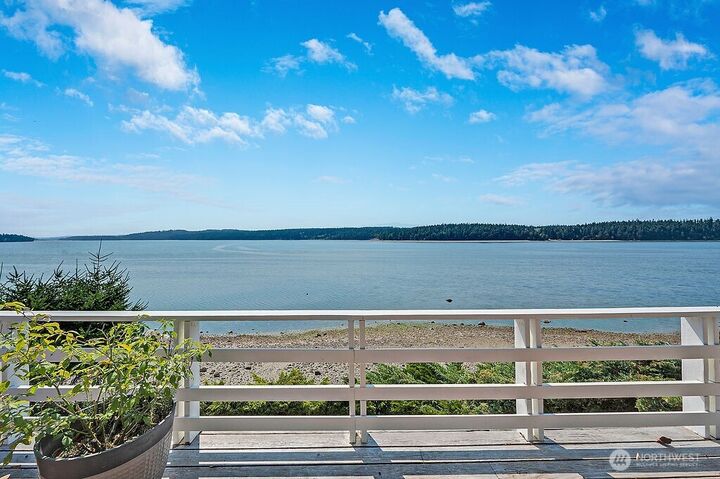 Property Photo: 221 Madrona Road WA 98358