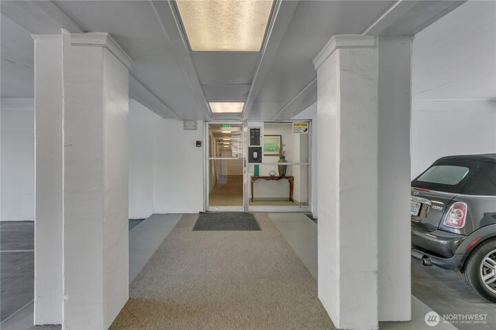 Property Photo: 2524 Boyer Avenue E 322 WA 98102