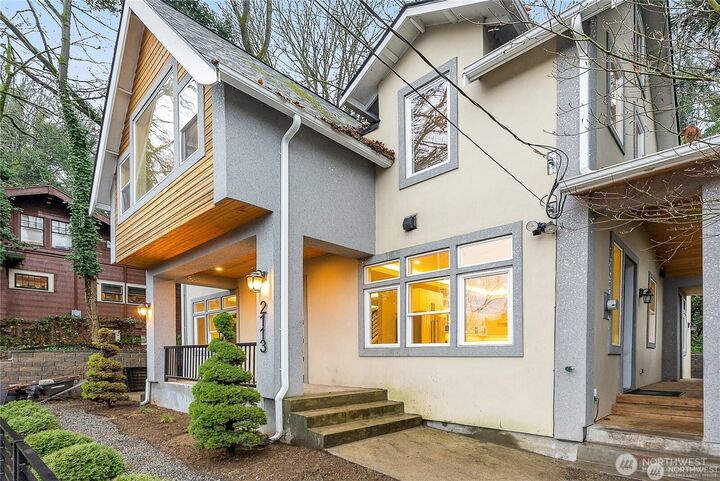 Property Photo: 2113 Aurora Avenue N WA 98109