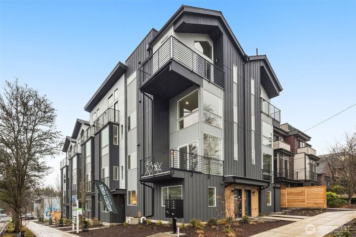 2017 W Bertona Street  Seattle WA 98199 photo