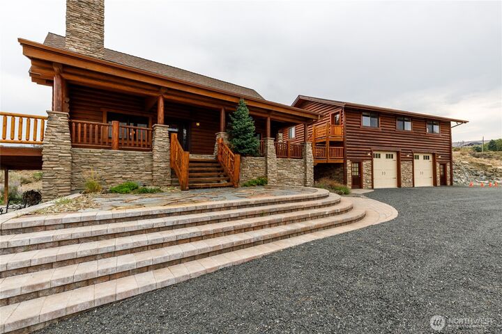 Property Photo:  45500  Chardonnie Lane N  WA 99133 