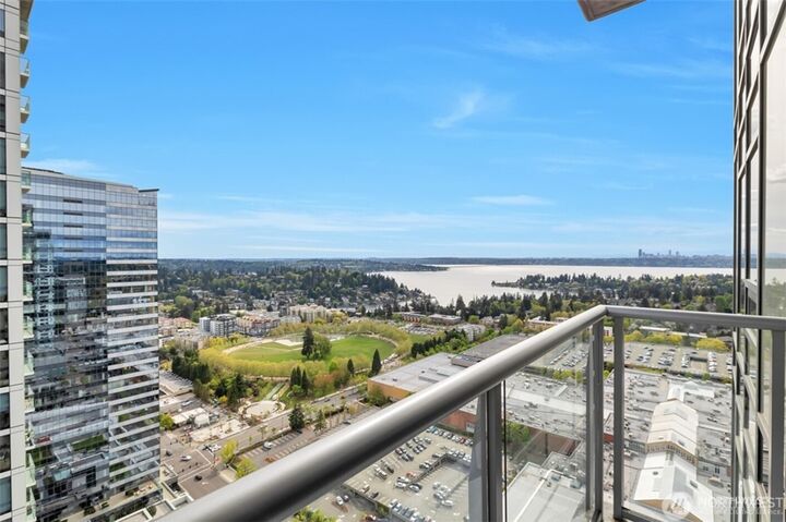 Property Photo: 650 Bellevue Way NE 3303 WA 98004