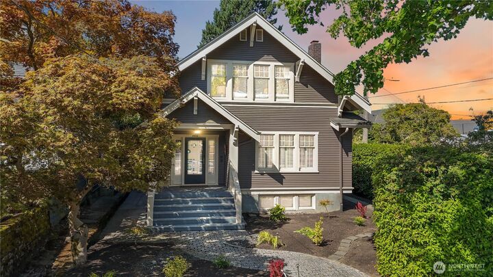 2033  11th Avenue E  Seattle WA 98102 photo
