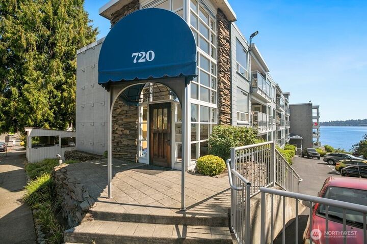 Property Photo: 720 Lakeside Avenue S 404 WA 98144