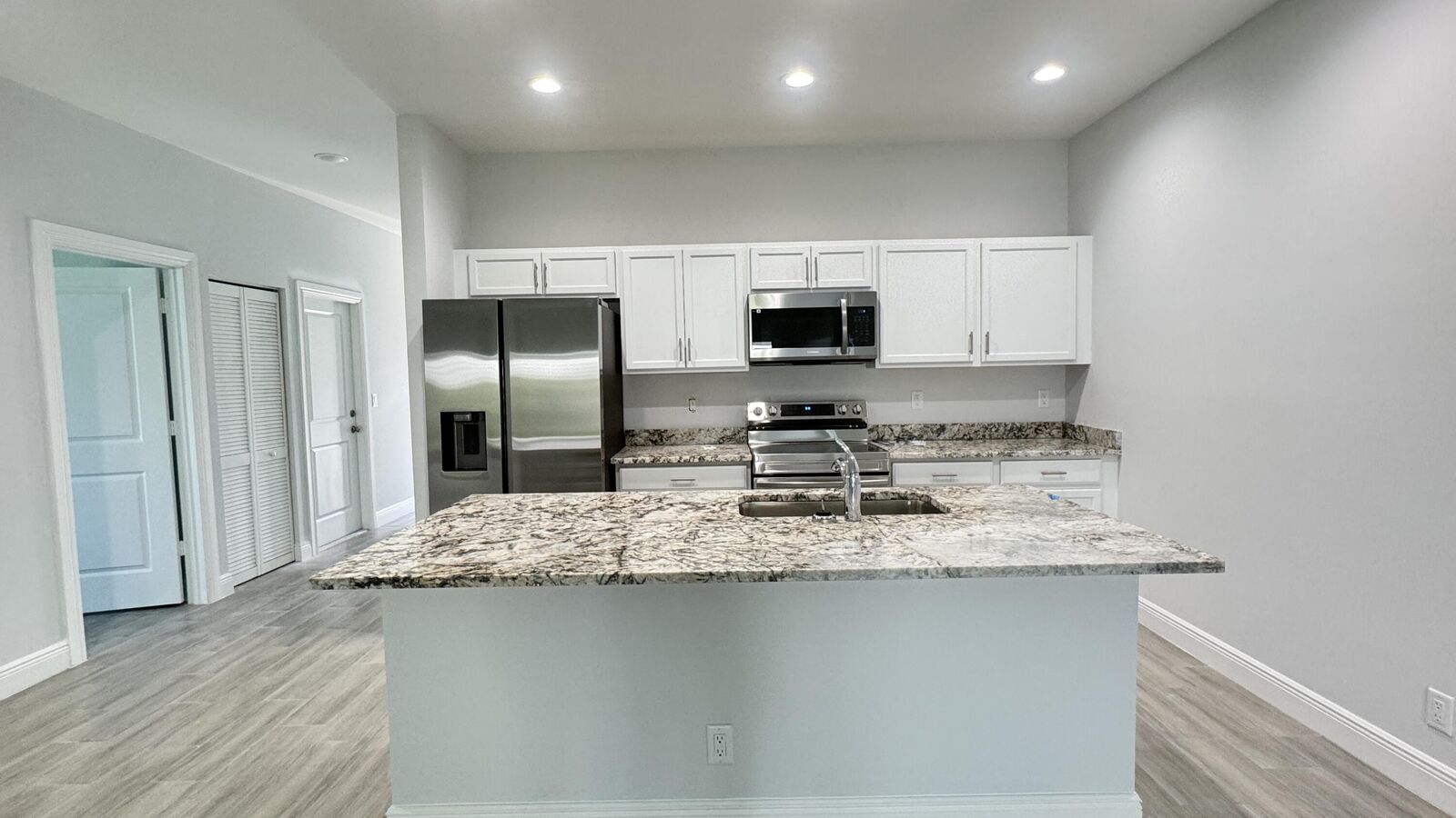Property Photo: 2505 87th Avenue FL 32966