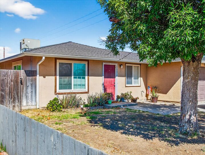 Property Photo: 129 Kiwi Street CA 93635