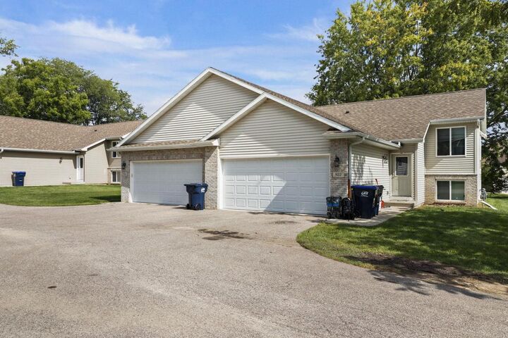 Property Photo:  924 Waters Edge Court  WI 53559 