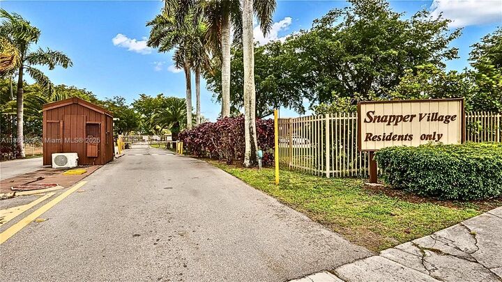 Property Photo: 7024 SW 114th Pl A-52 FL 33173