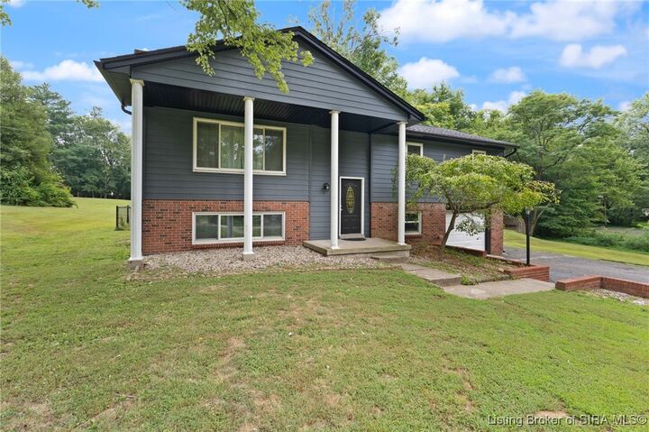 Property Photo: 3025 Shadybrook Lane IN 47150