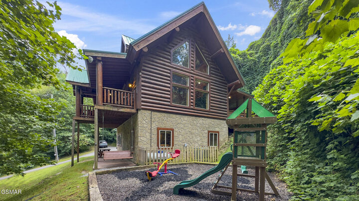 Property Photo: 2605 Sulpher Springs Way TN 37862