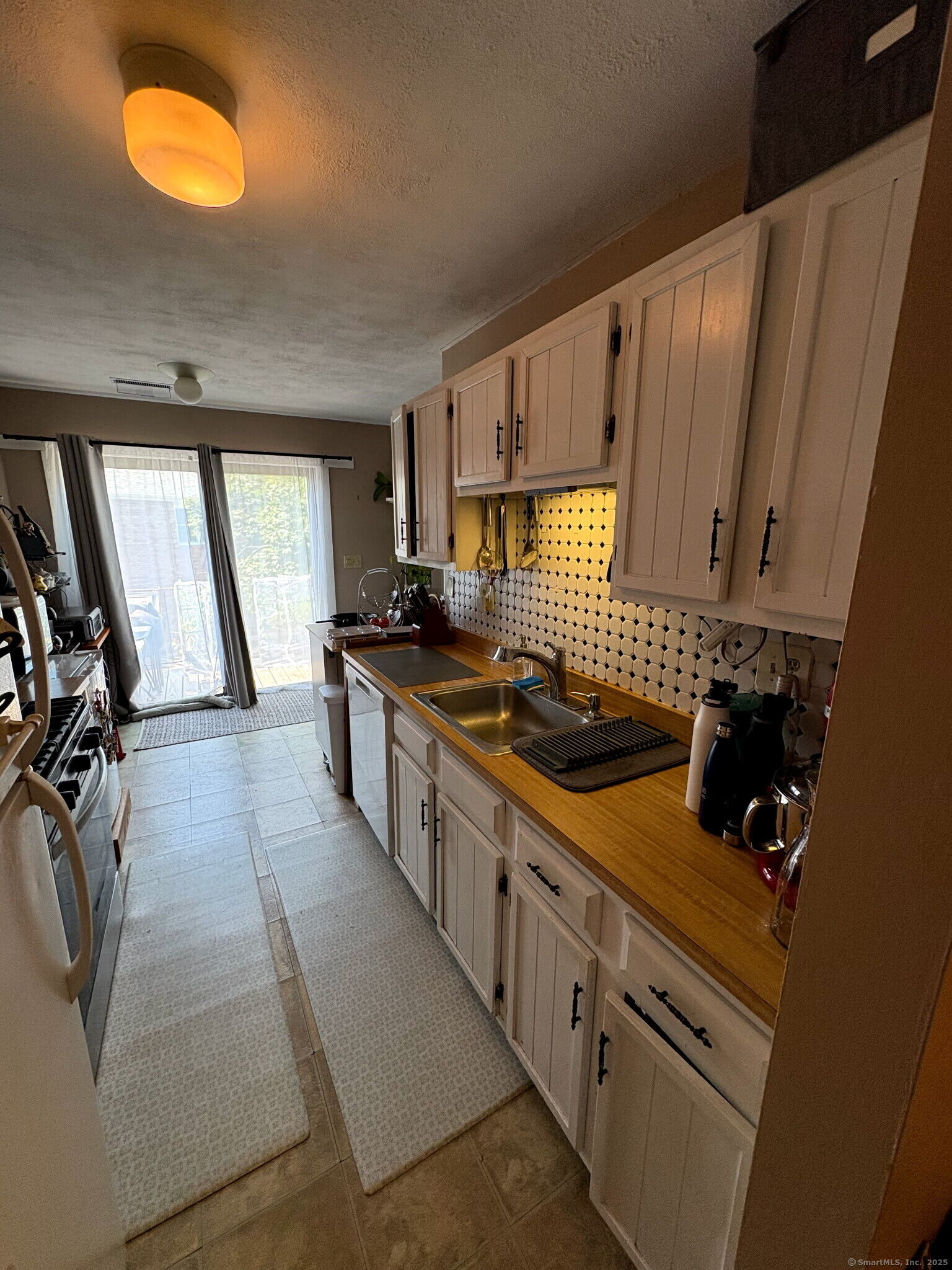 Property Photo:  24 Southwind Lane 24  CT 06460 