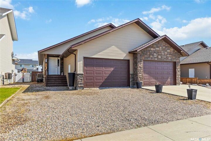 Property Photo:  442 Langer Place  SK S0K 4S1 