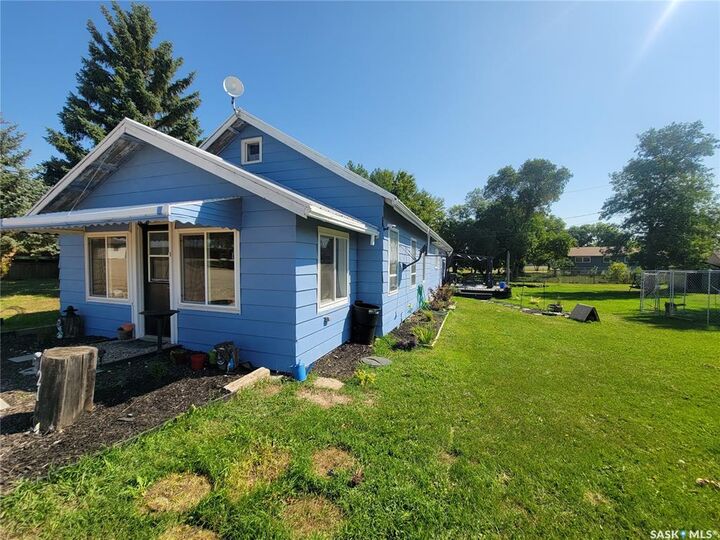 Property Photo: 421 4th Street SK S0L 2S0