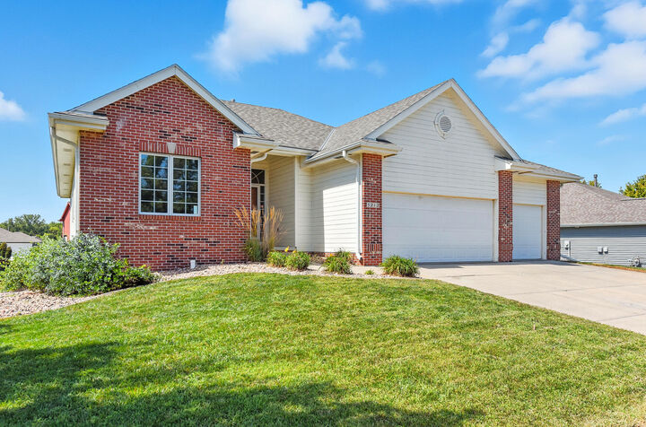 5212 Crogans Way Road  Council Bluffs IA 51501 photo