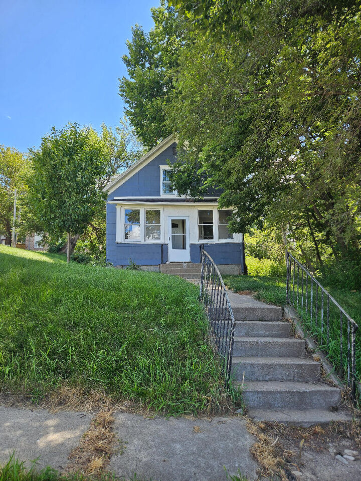 405 Oakland  Avenue  Oakland IA 51560 photo