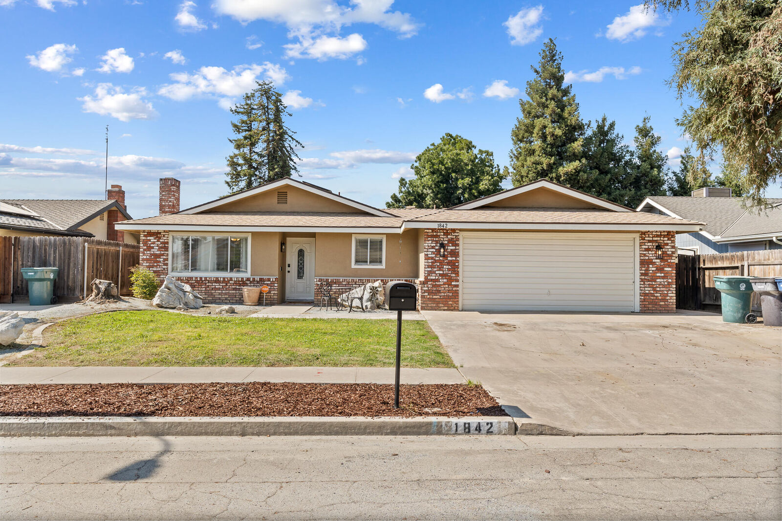 Property Photo:  1842 Plymouth Avenue  CA 93274 