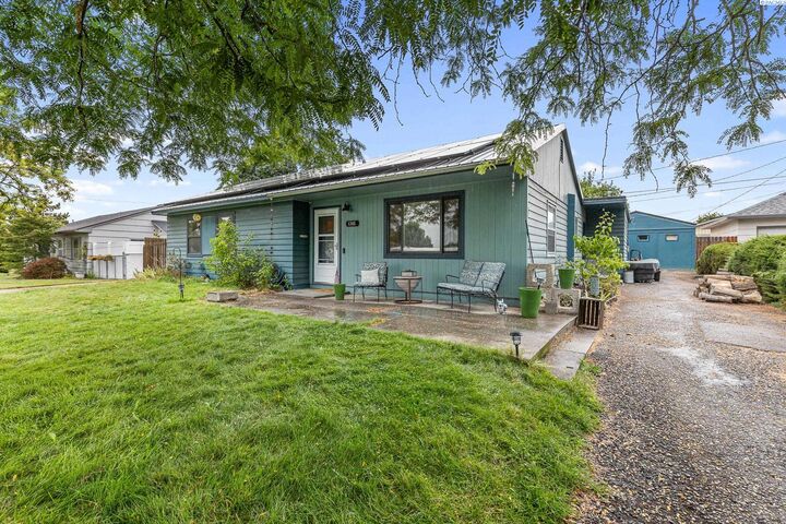 Property Photo: 1305 Acacia Ave WA 99354