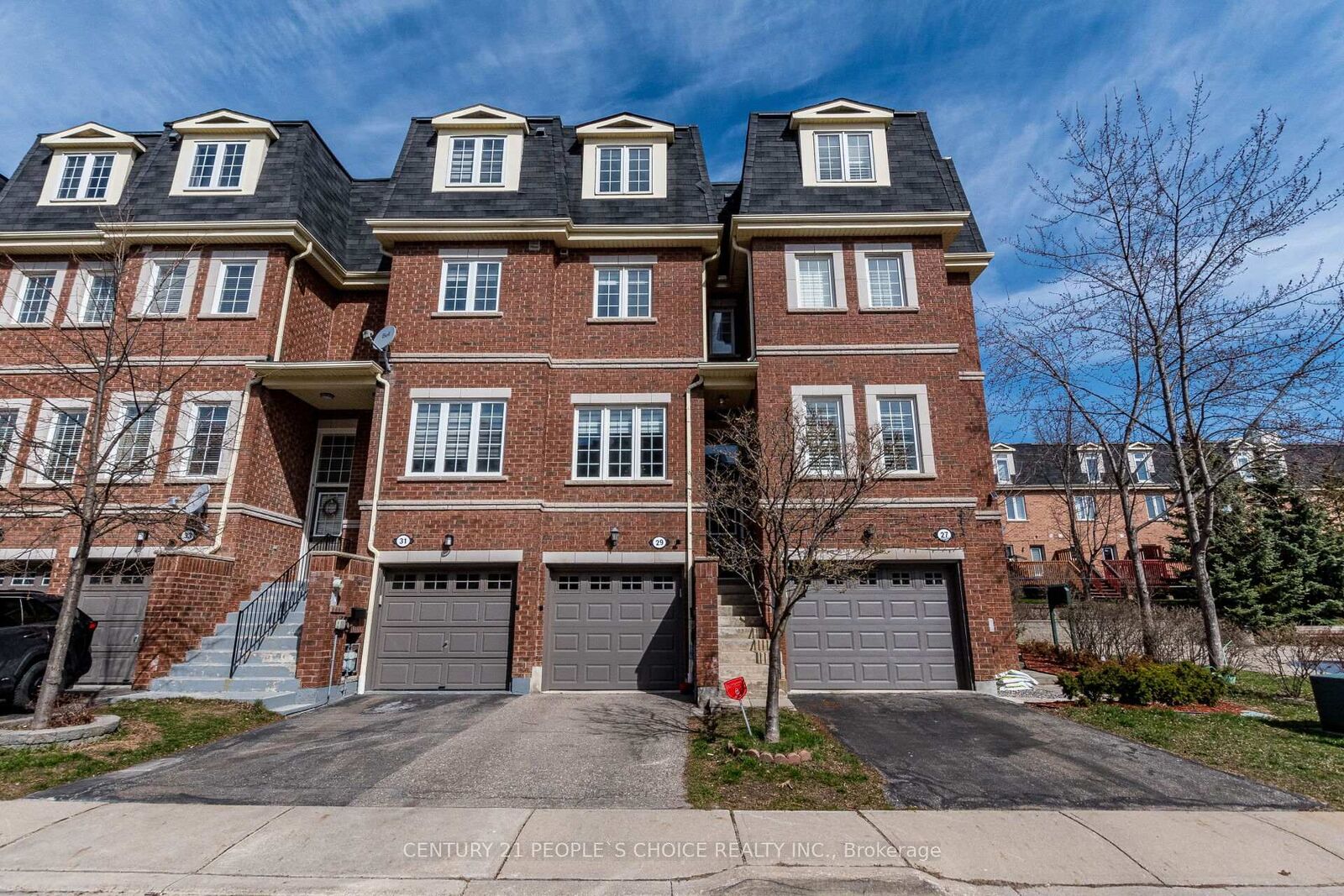 Property Photo: 435 Hensall Circle 29 ON L5A 4P1