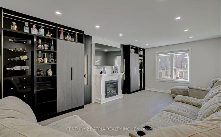 220 Olde Bayview Avenue  Richmond Hill ON L4E 3C7 photo